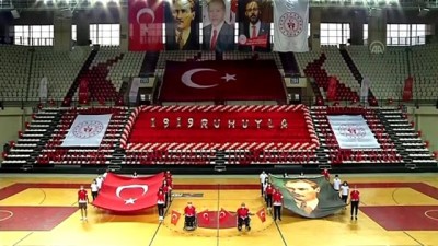 Bakan Kasapoğlu, milli sporcularla birlikte İstiklâl Marşı'nı okudu - ANKARA