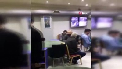 ilginc goruntu -  Bursa'da kumar oynarken basıldılar, yakalanmamak için perdenin arkasına saklandı Videosu