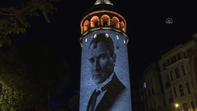 Galata Kulesi'ne Türk bayrağı ve Atatürk resimleri yansıdı - İSTANBUL