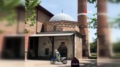 trafik cezasi -  Hacı Bayram Veli Türbesi önünde motosikletle drift yapanlara ceza Videosu