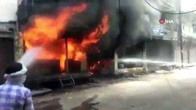  - Hindistan'da boya dükkanında yangın: 4'ü çocuk, 7 kişi öldü