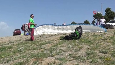 parasutle atlayis -  Paraşütçülerin Beyşehir Gölü semalarında Türk bayraklı 19 Mayıs coşkusu Videosu