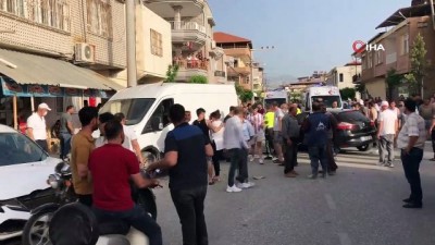  - Samandağ’da otomobil park halindeki iki araca çarptı: 2 yaralı