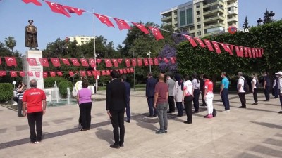  Sosyal mesafeli, maskeli 19 Mayıs kutlaması