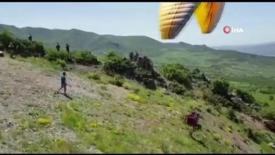 parasutcu -  Tunceli’de Yamaç Paraşütlü bayram kutlaması Videosu