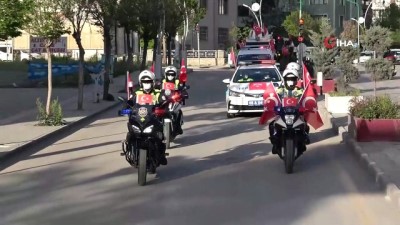  Van polisinden 19 Mayıs konvoyu