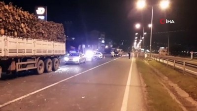   Otomobil kamyona arkadan çarptı: 1 polis ağır yaralı