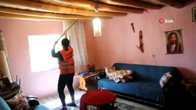  Tunceli'de 'Vefalı” ekipler, yaşlıların evlerini temizliyor