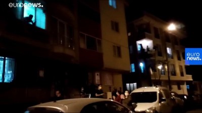 sokaga cikma yasagi - Türkiye, 1 Mayıs Emek ve Dayanışma Günü'nü balkonlarda kutladı Videosu