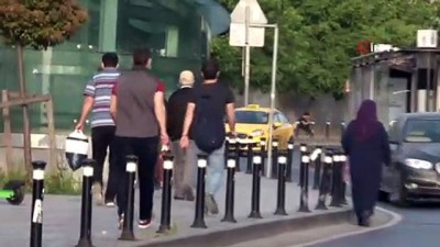 metrobus duraklari -  4 günlük sokağa çıkma kısıtlaması sona erdi vatandaşlar yollara döküldü Videosu