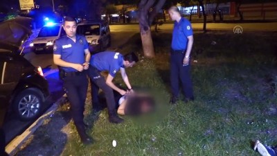 Adana'da polisten kaçmaya çalışan şüpheliler kaza yapınca yakalandı
