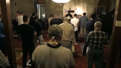 teravih namazi - Balkanlar'da Kadir Gecesi dualarla idrak edildi - BELGRAD Videosu
