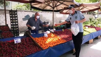 pazar alisverisi - Başkentte 150 bin liralık sebze ve meyve, pazara gelenlere ücretsiz dağıtıldı - ANKARA Videosu
