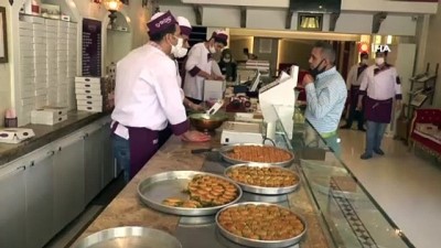   Bayrama sayılı günler kala baklavacıların sipariş yoğunluğu başladı