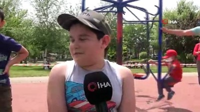 gunesli hava -  Çocuklar parklarda güneşli havanın tadını çıkardı Videosu
