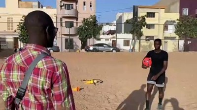 milli futbol takimi - Senegalli genç yetenek Muhammed Sow, Türkiye'de futbol oynayarak kariyerini taçlandırmak istiyor - DAKAR Videosu