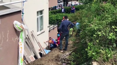 toprak kaymasi - Toprak altında kalan 2 işçiden biri kurtarıldı - TEKİRDAĞ Videosu