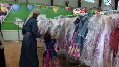  - Yemen’de çocukların yüzü kıyafet bağışlarıyla güldü
