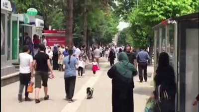  Bayram öncesi banka önünde uzun kuyruk