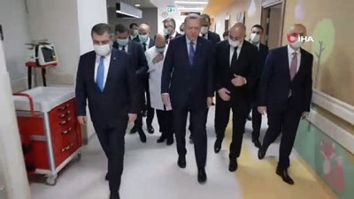  Cumhurbaşkanı Erdoğan, Başakşehir Çam ve Sakura Şehir Hastanesi'nde incelemelerde bulundu