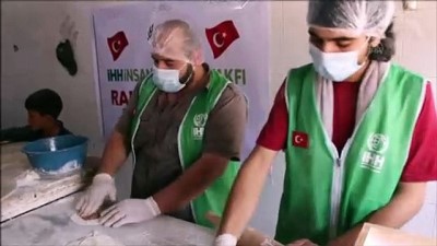 iftar yemegi - İHH, Afrin'de 20 bin kişilik iftar yemeği dağıttı - AFRİN Videosu