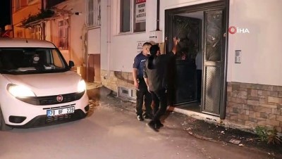  Karaman’da apart daireye kumar baskını: 17 gözaltı