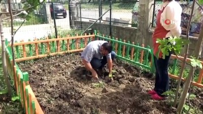 akilli tahta -   Öğretmenler okul bahçesinde 'Ata Tohumu' yetiştiriyor Videosu