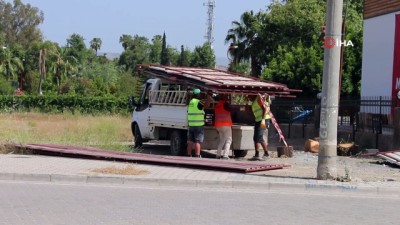 animasyon -  “Özel mülküm” diyerek kavşağı trafiğe kapattı Videosu