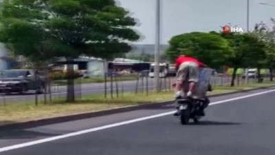 siradisi -  Tekirdağ'da şoke eden görüntü...İki kişi bindikleri motosiklette dev varili taşıdılar Videosu