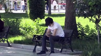 turan genc - 15-20 yaş arasındaki gençler güneşli havanın keyfini çıkardı - KONYA Videosu