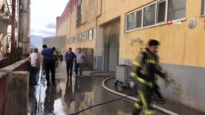 itfaiye eri -  Bursa'da un mamülleri fabrikasında yangın Videosu