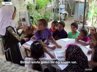 Gazzeli 13 Yaşındaki Öğrenci Artık Mahallenin Gönüllü Öğretmeni