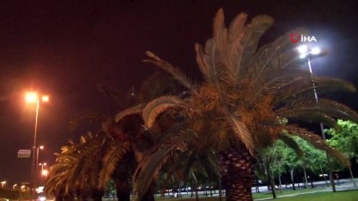 yagmurlu -  İstanbul'da şiddetli rüzgar ve yağmur etkisini gösterdi Videosu