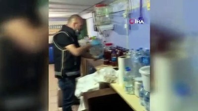 imalathane -  Kaçak içki imalathanesine dönüştürülen eve operasyon kamerada: 1 gözaltı Videosu