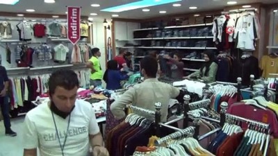  Mardin’de kısıtlama öncesi giyim mağazalarında bayram yoğunluğu
