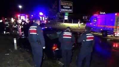 agir yarali -  - Aksaray’da 2 otomobil çarpıştı: 1 ölü 3 ağır yaralı Videosu