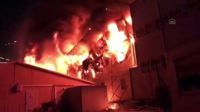 itfaiye eri - İstanbul'da inşaat alanında yangın Videosu