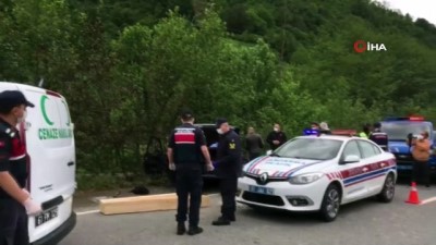  Trabzon'da feci kaza...Direğe çarpan araçta bulunan 3 kişi yanarak can verdi