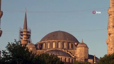 camii -   İstanbul'da bayram sabahı dolup, taşan camiiler ve meydanlar boş kaldı Videosu