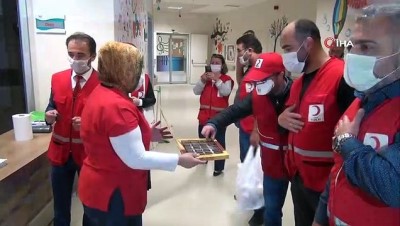  Türk Kızılayı ekipleri hasta çocukları unutmadı