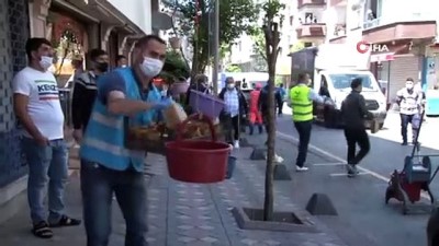 bayram coskusu -  Zeytinburnu sokaklarında fesleğen kokulu bayram coşkusu Videosu