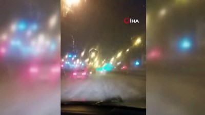 saganak yagmur -  Diyarbakır'da sağanak yağmur sonrası dolu yağdı, sürücüler zor anlar yaşadı Videosu