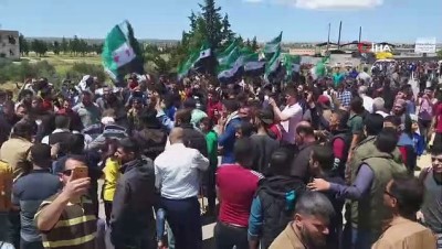  - İdlib’de siviller rejimi protesto etti