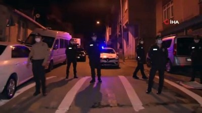 polis mudahale -  Sultanbeyli'de husumetli iki aile arasında bıçaklı kavga: 2'si ağır 6 yaralı Videosu