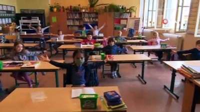 hayata donus -  - Çekya’da normale dönüş hızla sürüyor
- İlköğretim okulları açıldı, uluslararası uçuşlar başladı Videosu
