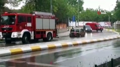  Edirne’de şiddetli yağış...Yağmur suları caddeleri göle çevirdi, araçlar yolda kaldı