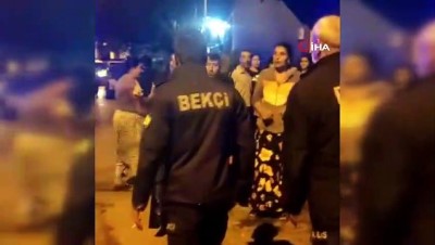 silahli saldiri -  Husumetli aileleri yasakta engelleyemedi... Husumetlisini av tüfeğiyle göğsünden vurdu Videosu