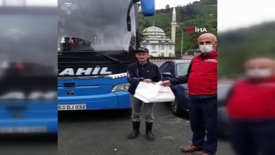 otobus firmasi -  İstanbul’dan gönderilen hediye paketini otobüs şoförü bırakmayı unutunca Vefa Destek Grubu devreye girdi Videosu
