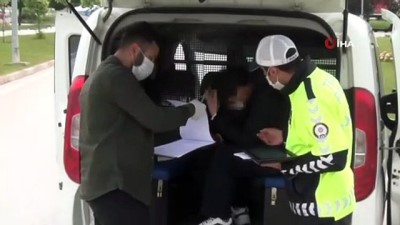 sivil polis -  Kısıtlamada çalıntı motosikletle tur pahalıya patladı... Yaşının yarısı kadar ceza yedi Videosu