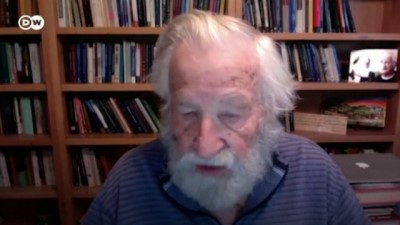 Noam Chomsky: Beyaz Saray bir sosyopat megalomanın elinde